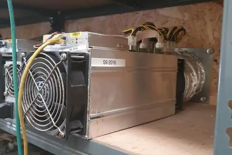 A panoramic view of eco-friendly mining farm facilities in South Africa