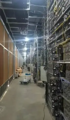High-density mining farm with hosted mining machines